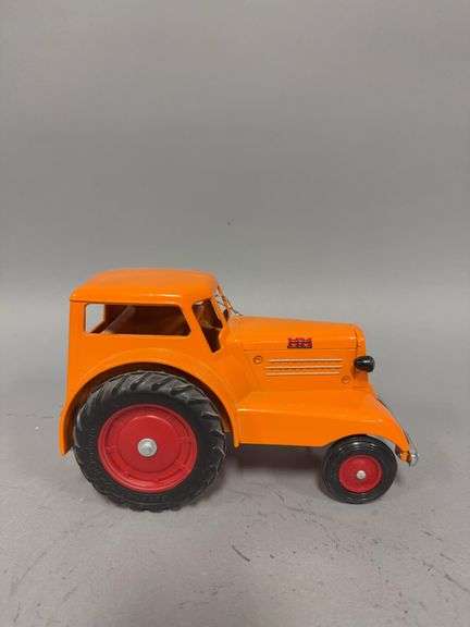 1:16 scale Scale Models Minneapolis Moline U Comfortractor image