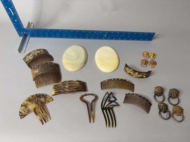 Lions head drawer pulls, hair combs, two pieces onyx image