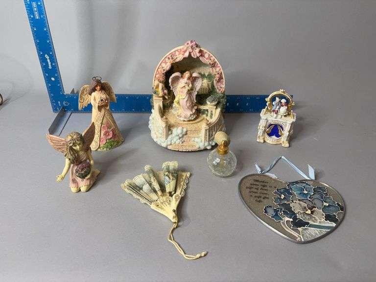 Jim Shore September angel, other angels and decor image