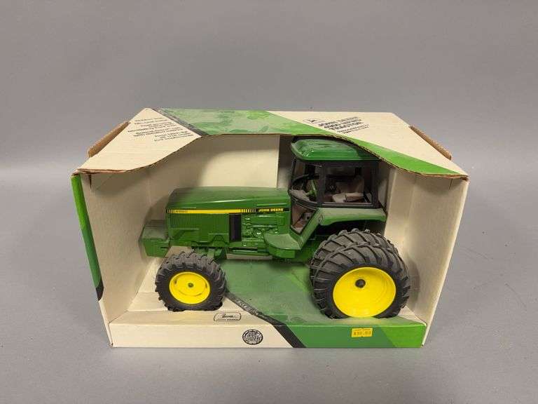 1:16 scale Ertl John Deere 4960 MFWD tractor image