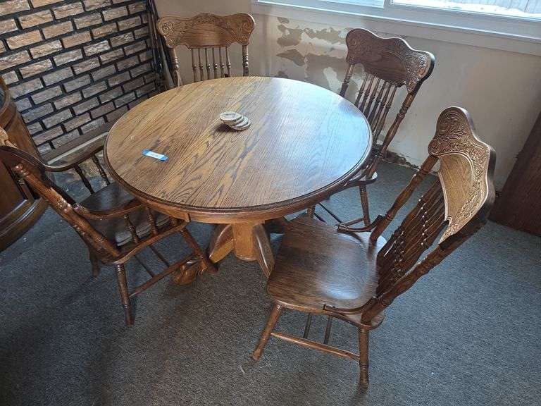 Table 42 inch with leaf and 4 chairs image