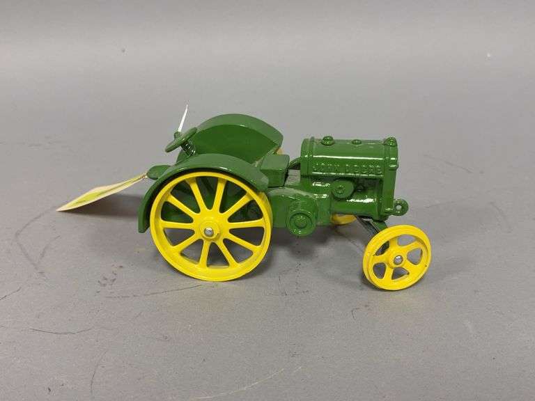 Metal John Deere tractor, no markings image