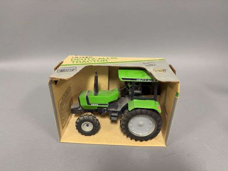 1:16 scale Ertl Deutz-Allis 6240 tractor image