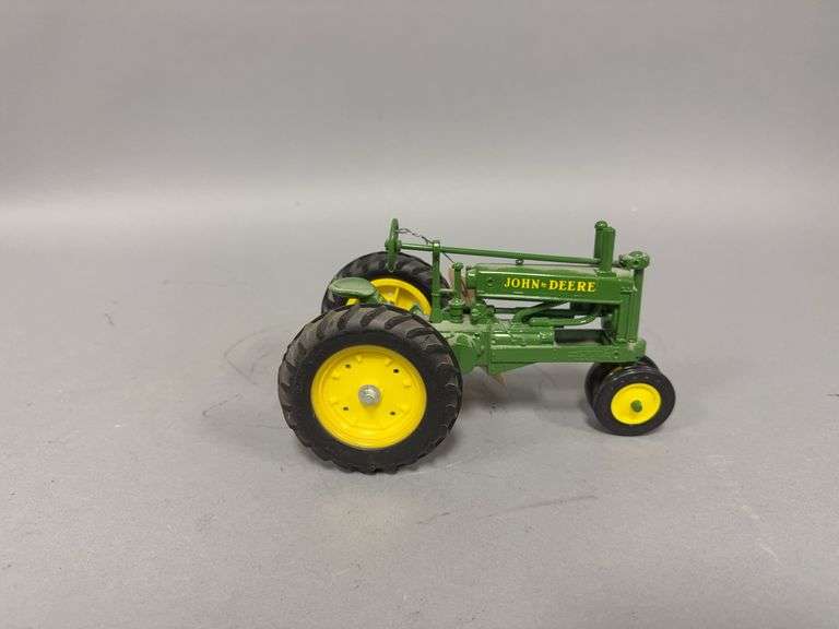 1:16 scale Ertl John Deere Model A tractor image