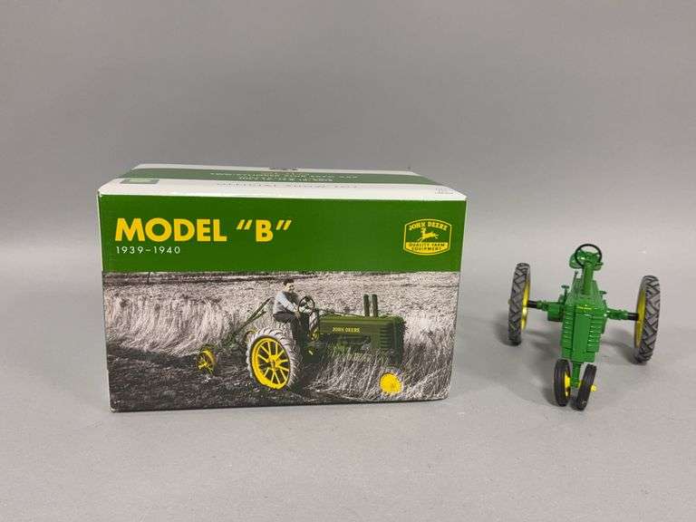 1:16 scale Ertl John Deere Model B tractor 1939-1940 2015 Two Cylinder Club Expo XXV Official Show Toy image