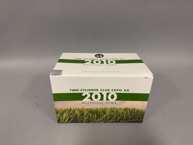 1:16 scale Ertl John Deere Model GM tractor 1942-1947 image