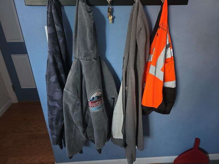 Men's Coat and sweatshirts size M image