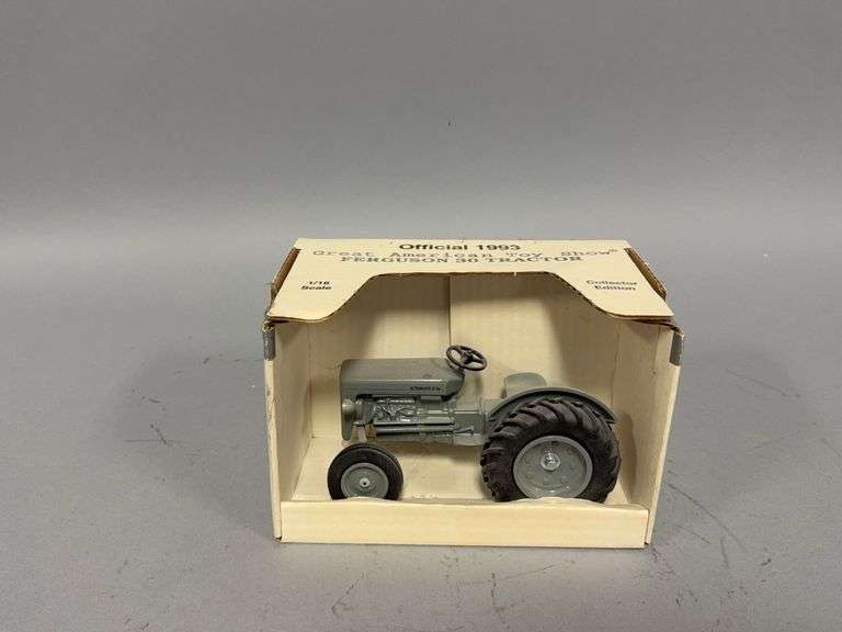 1:16 scale Spec Cast Ferguson 30 tractor Great American Toy Show 1993 image