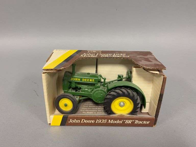 1:16 scale Ertl John Deere 1935 Model BR tractor image
