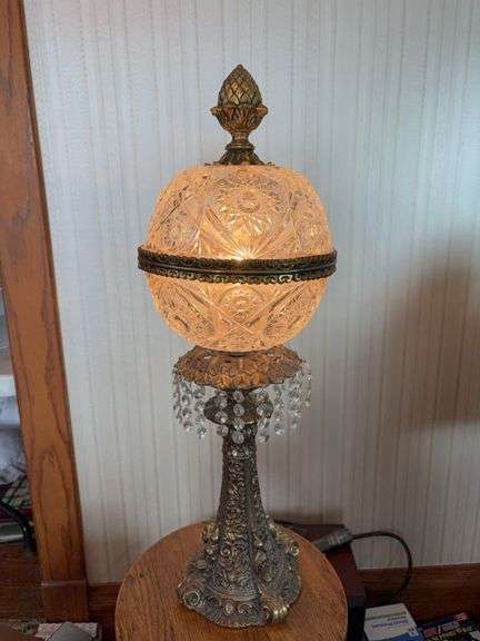27” tall electric pineapple lamp, Top comes off to reveal the light bulb image
