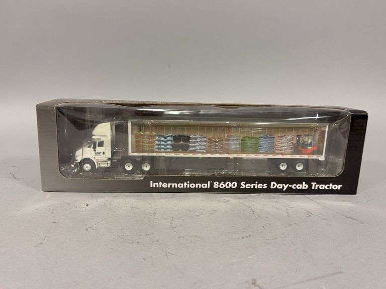 First Gear Kent International 8600 Series Day-cab tractor image