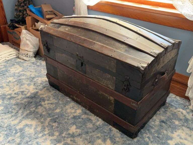 Humpback trunk 20 x 36 x 26H image