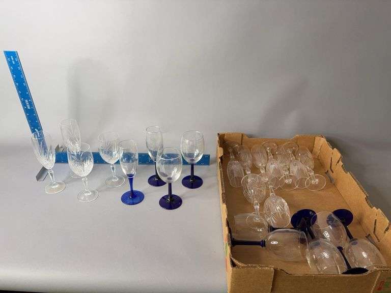 Various pieces stemware image