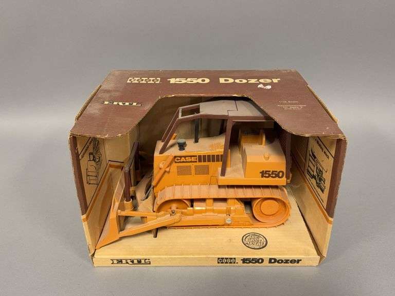 1:16 scale Ertl Case 1550 dozer image
