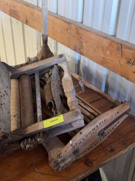 Vintage laundry items image