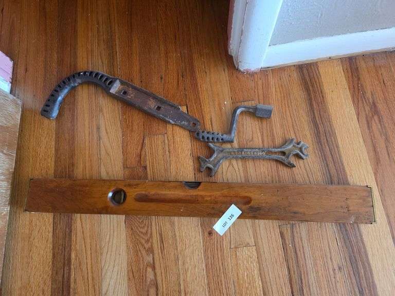 Stanley No. 0 cherry wood level, antique handles and wrench image