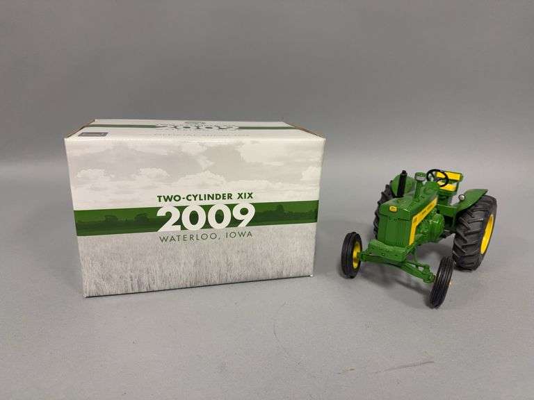 1:16 scale Ertl John Deere Model 630 Standard Tread tractor Two Cylinder XIX 2009 Official Show Toy image