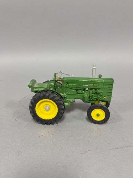 1:16 scale Ertl John Deere Model M tractor image