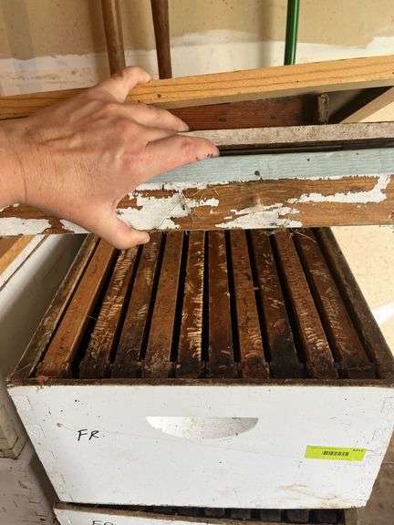 Hive boxes, base, lid (3) 9.5", (1) 6.5" 3 with frames, 1 without