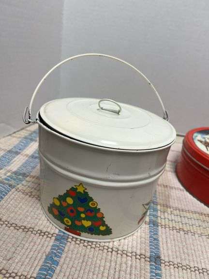 Tin lunch pail w/ Christmas theme and other tins