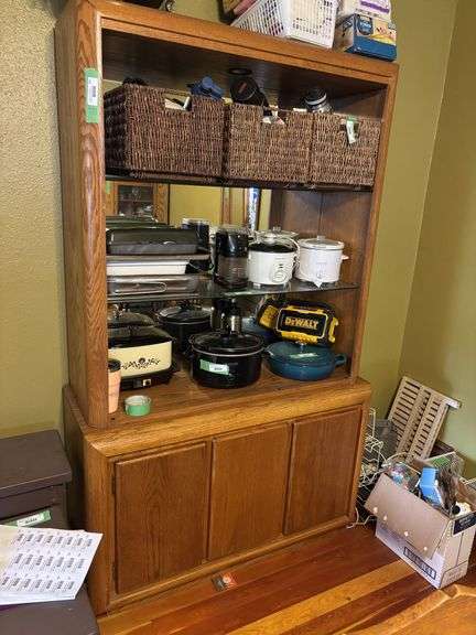 Oak hutch - 46 - 38 - 77 (contents not included)