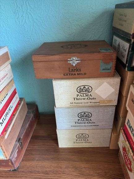 Large quantity of cigar boxes