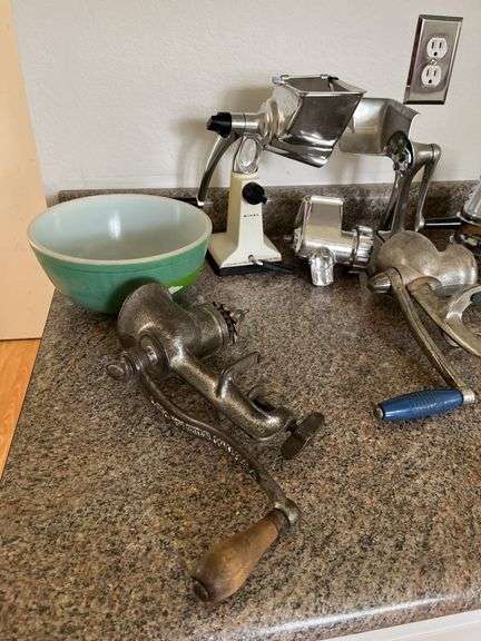 3 Pyrex bowls, 3 meat grinders and 2 rotary cutters