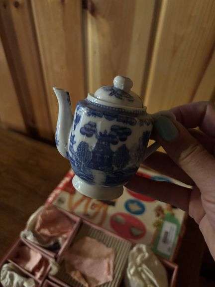 Vintage china child's tea set