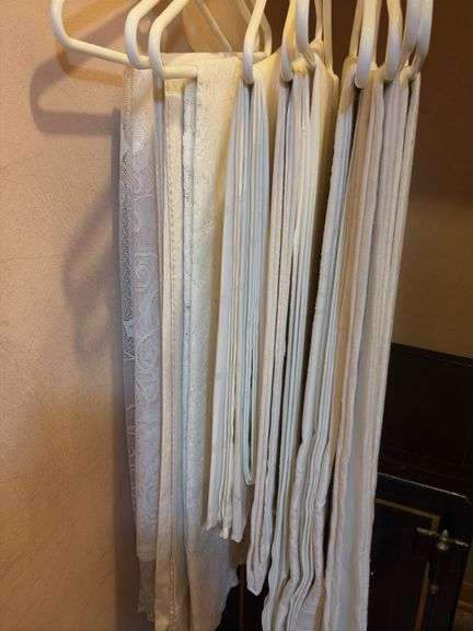 10 hangers of table linens