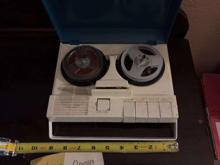 RealTone Courier Model 7599 reel to reel player