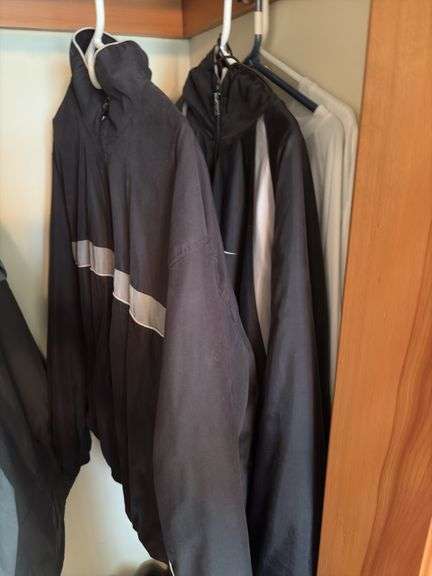 6 hangers of coats/jackets most XXL