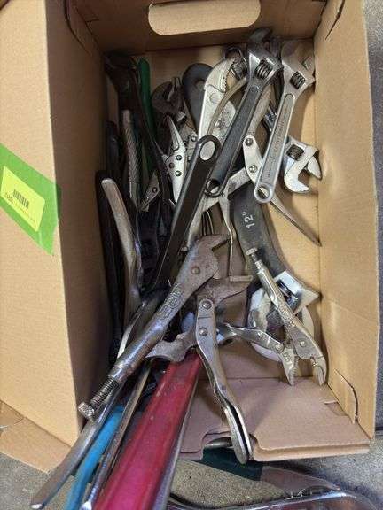 Box of pliers of all kinds