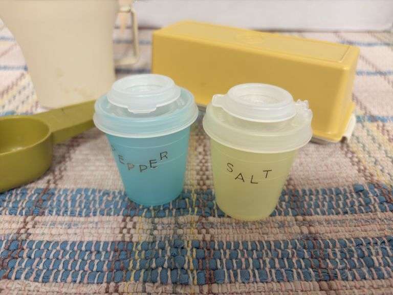 5 vintage Tupperware items