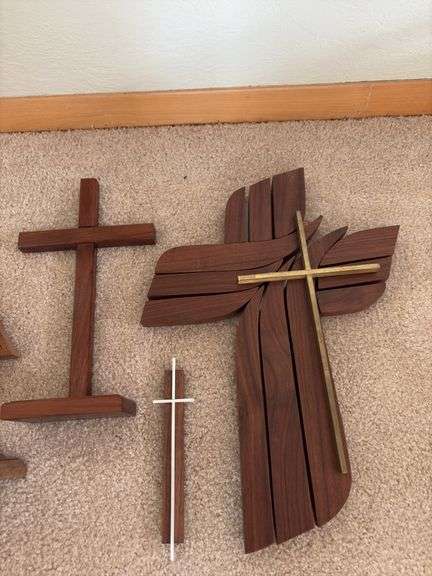 Walnut crosses, largest is Amana 18"