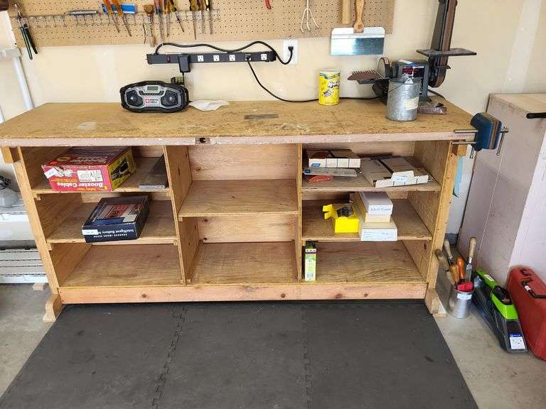Work bench 80x24x38 no contents image