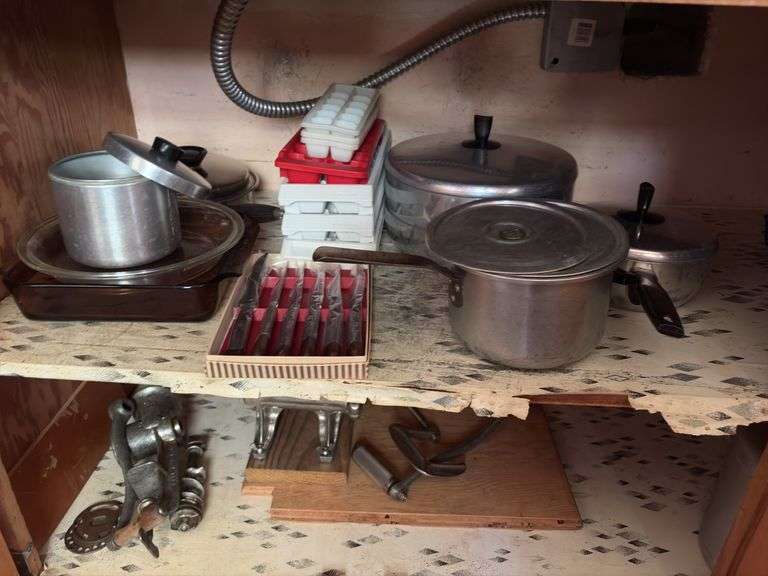 Knife set, baking pans, grinder, glass baking dishes