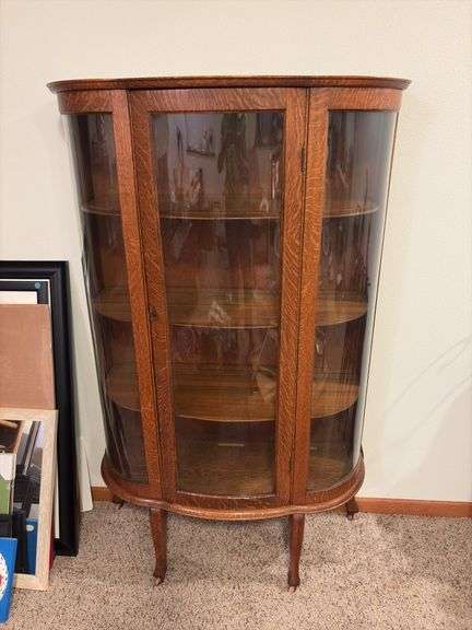 Quarter sawn oak veneer triple curved glass chine hutch 15D x 36L x 59H EXCELLENT CONDITION, you'll look hard to find a nicer one than this one! Original shelves w/ plate grooves.