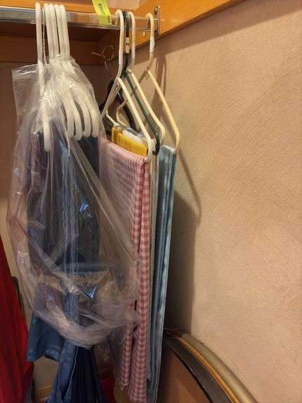 10 hangers of table linens
