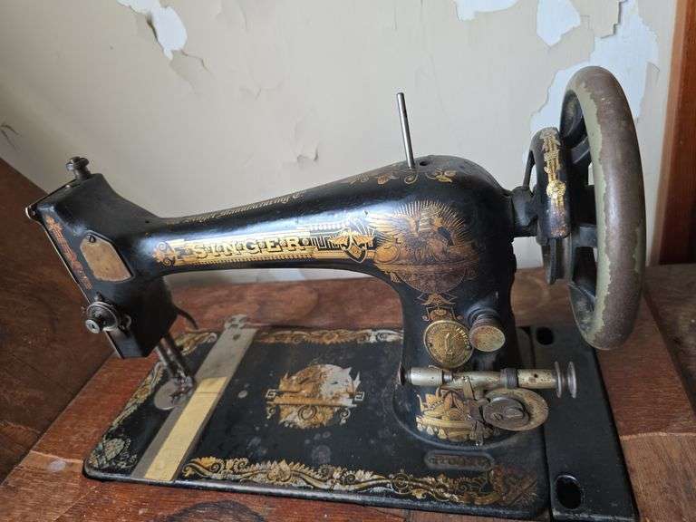 Singer treadle Sewing machine we Think these drawears fit the machine but they are at another location.