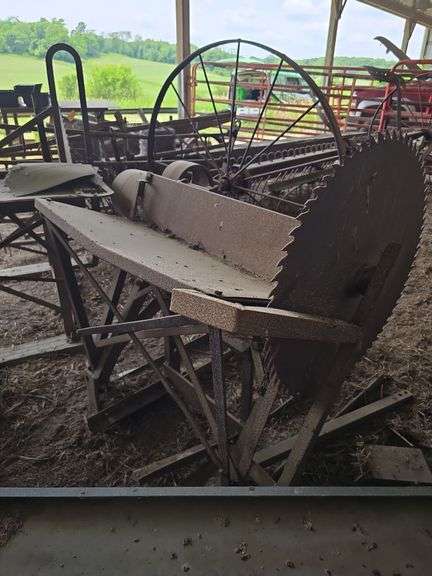 2 buzz saws, belt drive