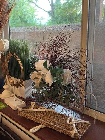 Faith cut out, artificial greenery and decor The decor is real the plants are artificial you know what I meant. Right?