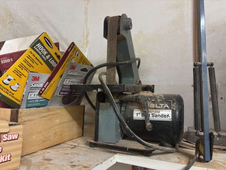 Delta 1 inch belt, sander, Makita handheld sander, and lots of sanding belts