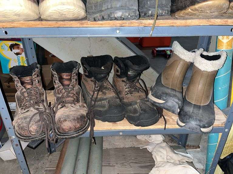 9 pr of outdoor boots size 8 ???