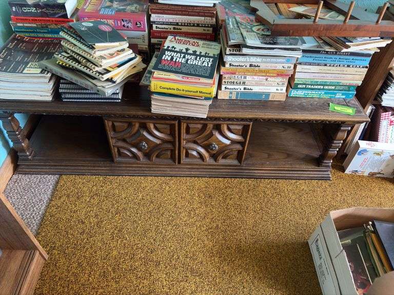 Coffee table with sliding doors No contents