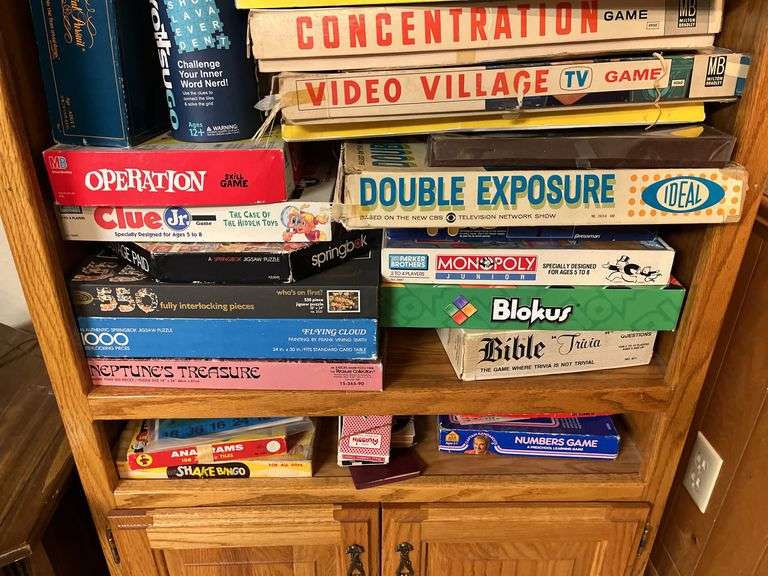 Carrom board and accessories, Chinese checker board, wood game set, puzzles and games for all ages