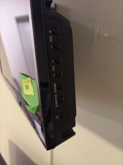 Element 32" TV with wall mount and base Bring your own tools to remove