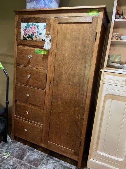 20D x 44O x 71H wardrobe NO CONTENTS