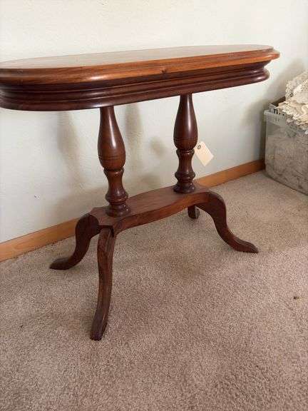 Amana walnut oval lamp table 14 x 27 x 23H
