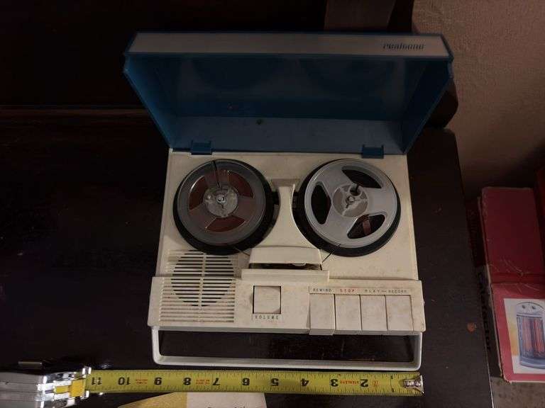 RealTone Courier Model 7599 reel to reel player