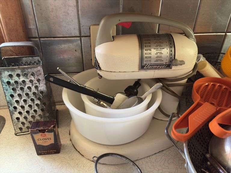 Dormeyer stand mixer, kitchen utensils, Fostoria combination sandwich toaster & waffle maker, etc